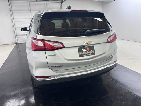 Used 2021 Chevrolet Equinox LT w/ Driver Convenience Package image 16