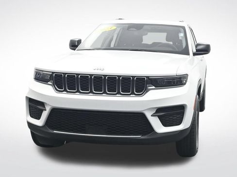 Used 2023 Jeep Grand Cherokee Laredo RWD image 2