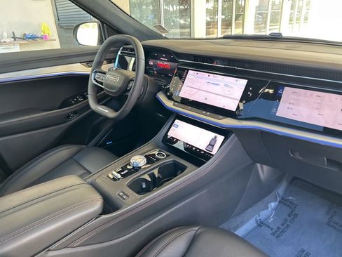 Used 2024 Jeep Wagoneer Launch Edition image 28