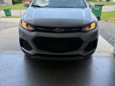 Used 2020 Chevrolet Trax LT w/ LT Convenience Package FWD image 1