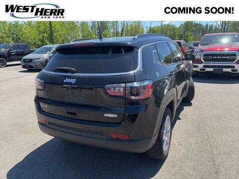 Used 2022 Jeep Compass Latitude w/ Convenience Group AWD/4WD image 2