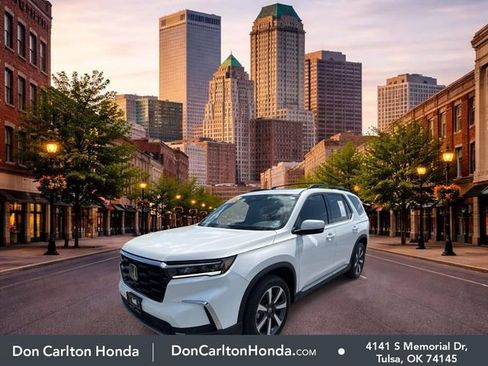 Used 2025 Honda Pilot Touring image 3