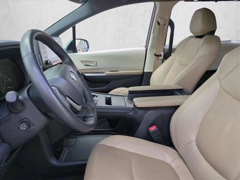 Used 2024 Toyota Sienna Limited image 18