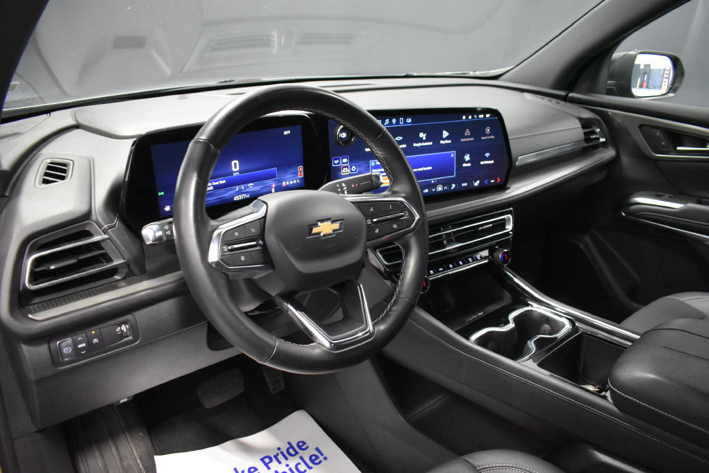 Used 2025 Chevrolet Traverse LT FWD image 4