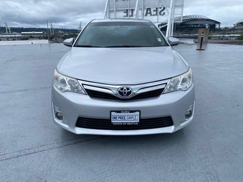Used 2014 Toyota Camry XLE w/ Leather Package FWD image 3