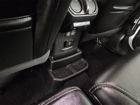 Used 2021 Jeep Wrangler Unlimited Sahara image 26