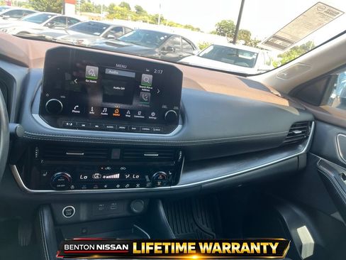 Used 2023 Nissan Rogue Platinum w/ Platinum Premium Package FWD image 16