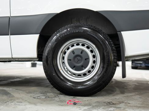 Used 2025 Mercedes-Benz Sprinter 2500 image 11