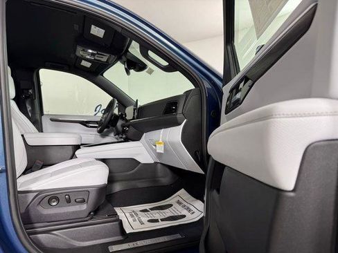 New 2026 Chevrolet Suburban Premier image 18