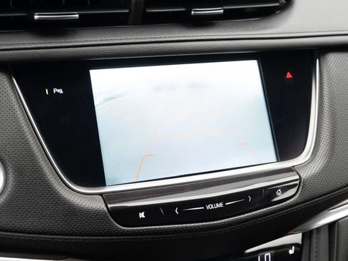 Used 2019 Cadillac XT5 Luxury w/ Trailering Package AWD/4WD image 3