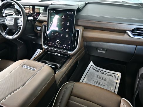 Used 2026 GMC Yukon Denali Ultimate AWD/4WD image 26