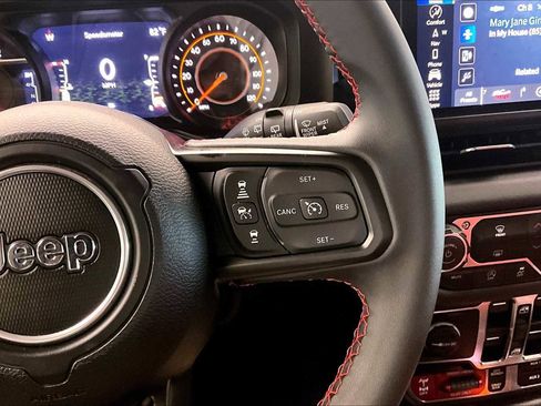 Used 2024 Jeep Wrangler Unlimited Rubicon w/ XTREMEE 35" Tire Package image 22