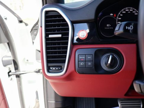 Used 2022 Porsche Cayenne GTS image 34