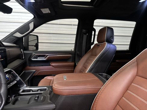 Used 2024 GMC Sierra 3500 Denali Ultimate image 23