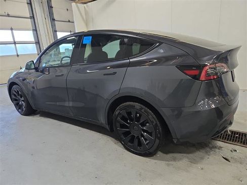 Used 2021 Tesla Model Y Long Range image 9