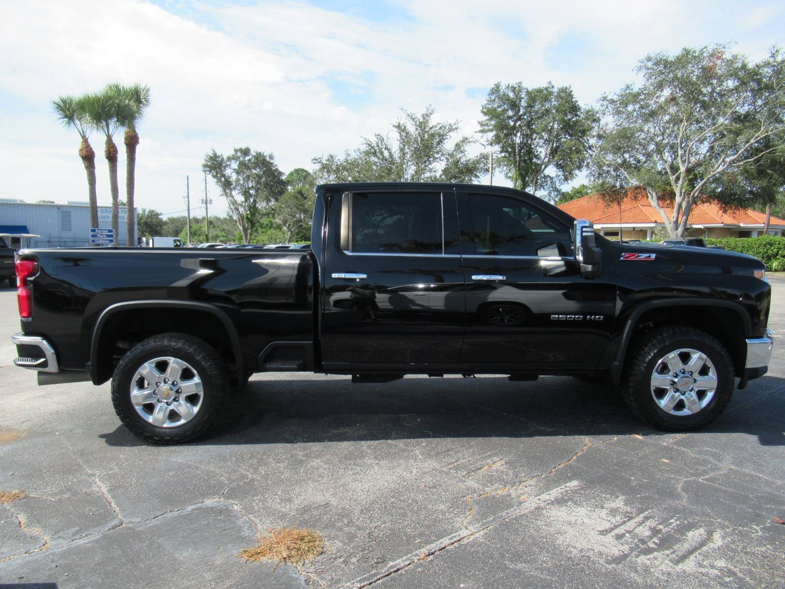 Used 2023 Chevrolet Silverado 2500 LTZ w/ LTZ Convenience Package AWD/4WD image 5