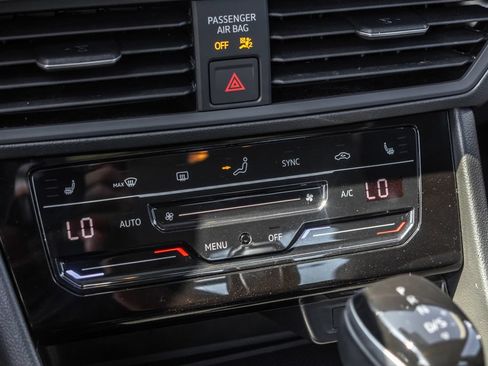 Certified 2025 Volkswagen Jetta SE FWD image 19