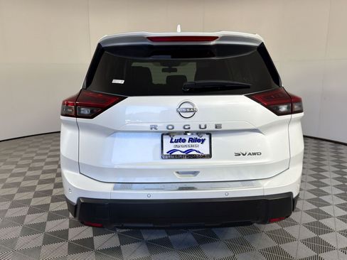 Used 2024 Nissan Rogue SV AWD/4WD image 10