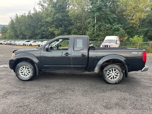 Used 2017 Nissan Frontier SV w/ SV Value Truck Package AWD/4WD image 8