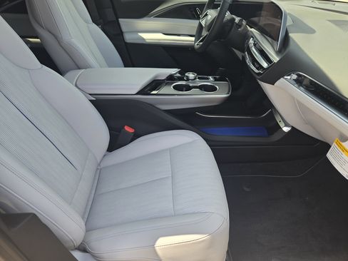 New 2025 Cadillac Lyriq Luxury image 10