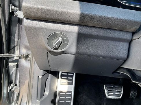 Used 2025 Volkswagen Jetta Sport FWD image 31