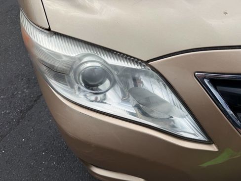 Used 2010 Toyota Camry LE FWD image 4
