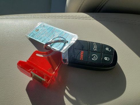 Used 2015 Chrysler 200 Limited w/ Convenience Group image 34