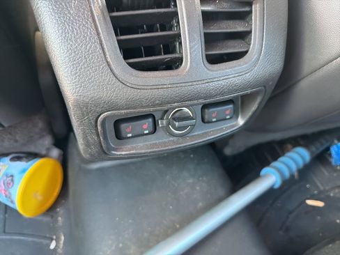 Used 2016 Ford Taurus Limited w/ Driver Assist Package image 26