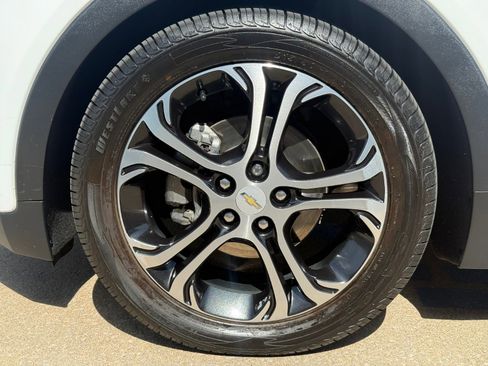 Used 2017 Chevrolet Bolt Premier w/ Driver Confidence II Package image 6