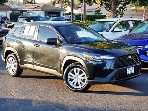 Used 2022 Toyota Corolla Cross L image 3