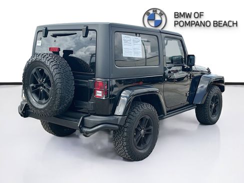 Used 2017 Jeep Wrangler Sahara image 7
