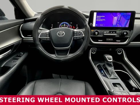 Used 2025 Toyota Grand Highlander AWD image 8