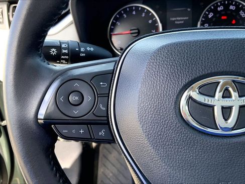 Used 2021 Toyota RAV4 XLE Premium image 21