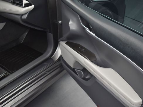 Used 2021 Toyota Camry SE image 16