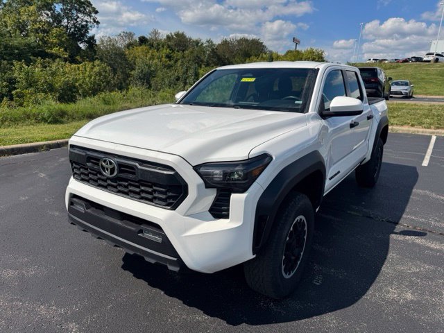 Used 2024 Toyota Tacoma TRD Off-Road AWD/4WD image 7