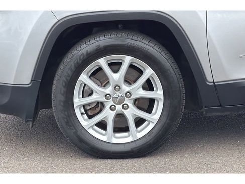 Used 2016 Jeep Cherokee Sport FWD image 26