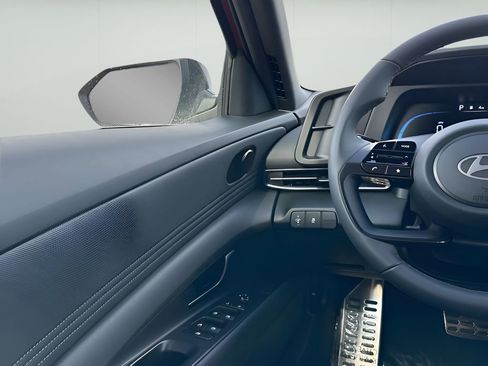 Used 2025 Hyundai Elantra Sport image 18