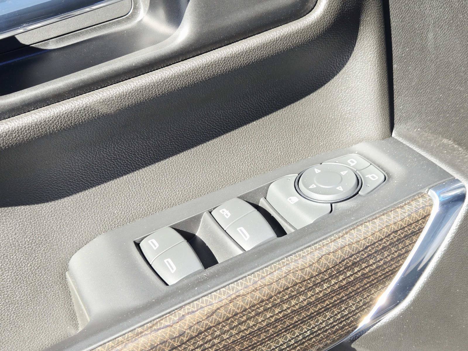 Used 2021 Chevrolet Silverado 1500 RST AWD/4WD image 38