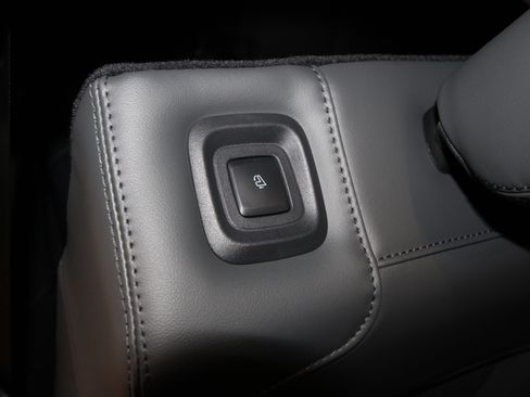 New 2026 Ford Expedition Active image 25