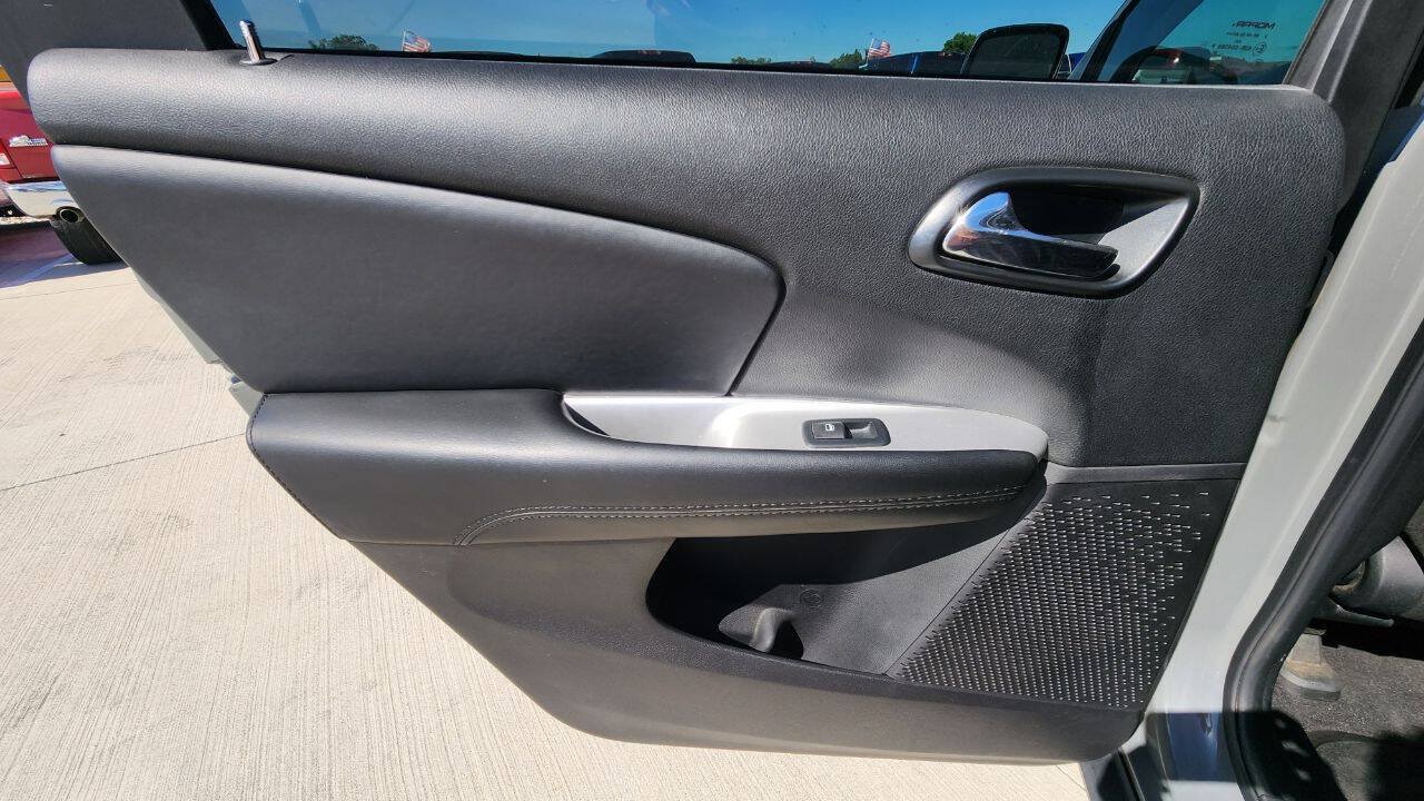 Used 2019 Dodge Journey SE FWD image 18