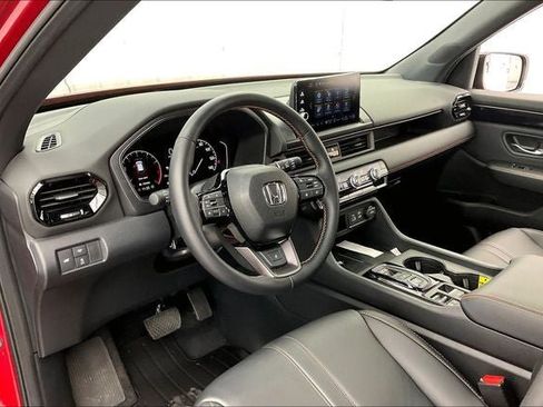 Certified 2025 Honda Pilot TrailSport image 17
