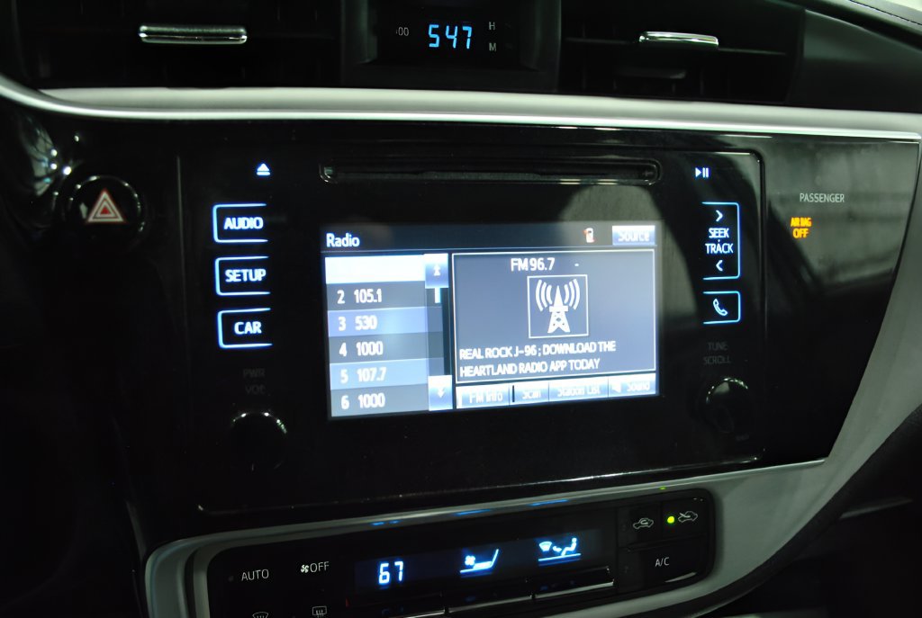 Used 2017 Toyota Corolla LE FWD image 15