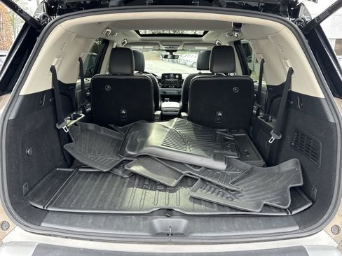 Used 2023 Nissan Pathfinder Platinum image 24