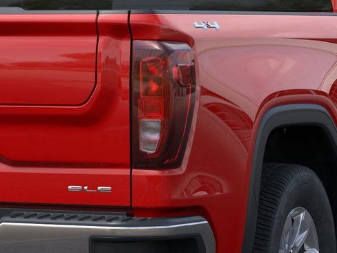 New 2025 GMC Sierra 1500 SLE w/ Preferred Package image 11