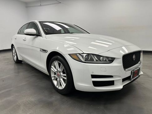 Used 2018 Jaguar XE Premium image 10
