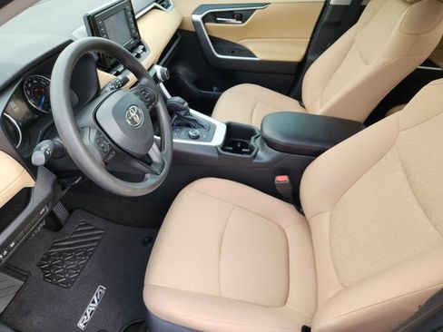 Certified 2022 Toyota RAV4 XLE w/ Convenience Package image 9