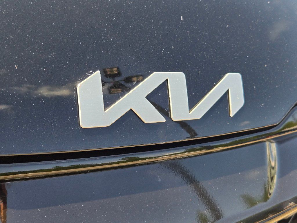 Certified 2025 Kia Sportage SX FWD image 5