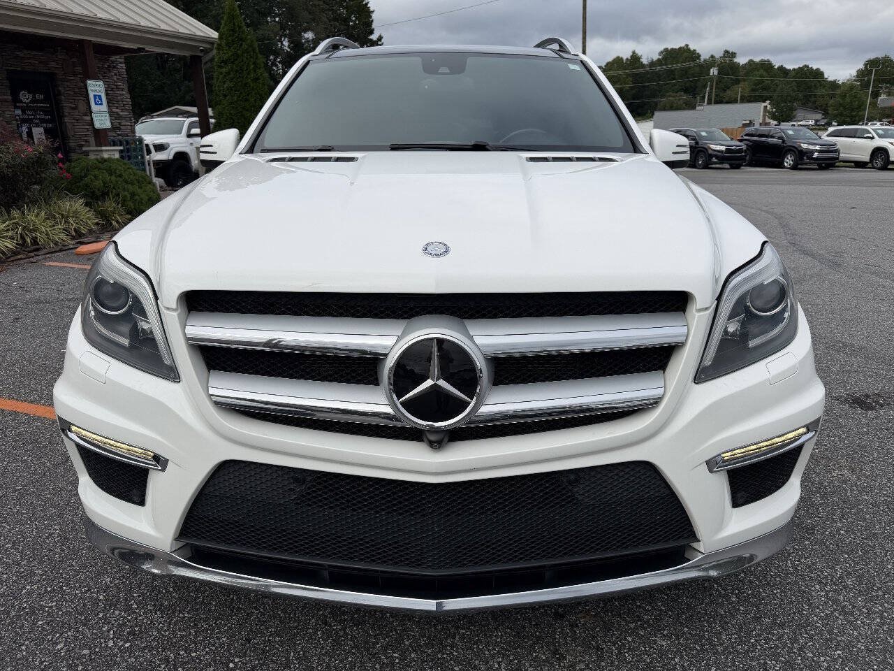 Used 2014 Mercedes-Benz GL 550 4MATIC image 4