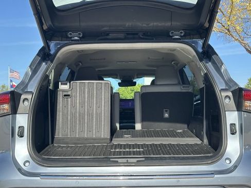 Used 2023 Toyota Highlander Limited FWD image 35