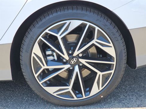 New 2025 Hyundai Ioniq 6 SEL image 34